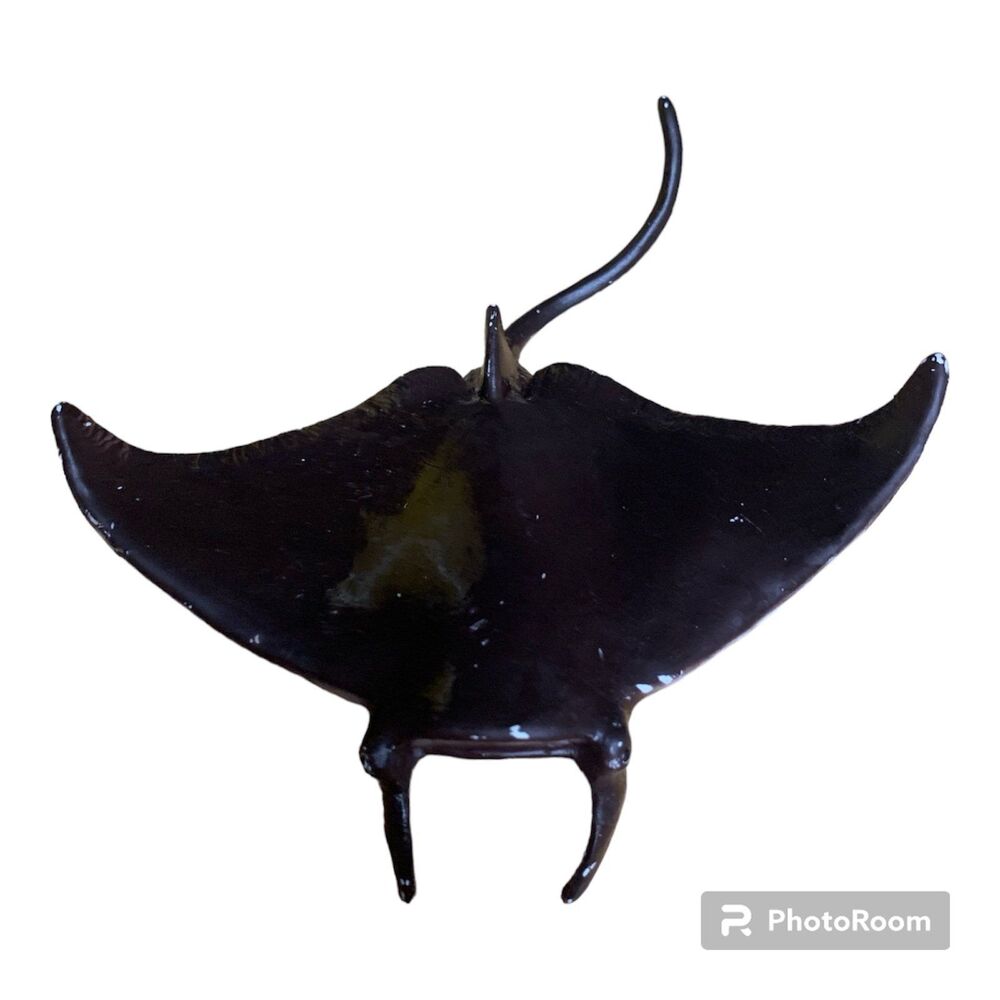 Dive Deep into Vintage Charm: Hand-Painted Bullyland Mantaray (Made in Germany)